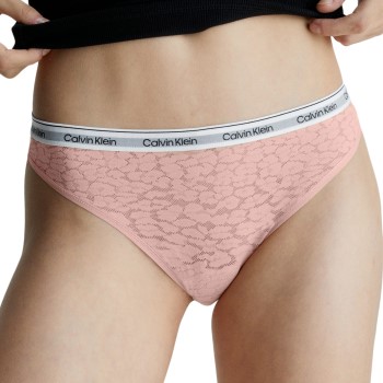 Läs mer om Calvin Klein Trosor Lace Thong Ljusrosa polyamid Large Dam