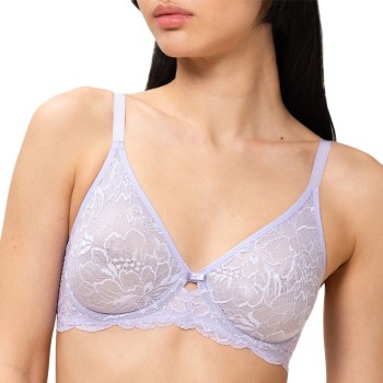 Triumph Amourette Charm W02 D2